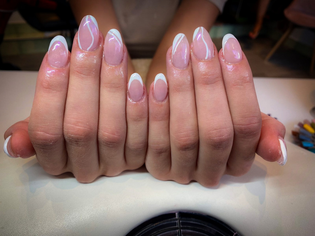 Vila Beauty Lounge #novisad Izlivanje noktiju Izlivanje noktiju gelom - dugi nokti