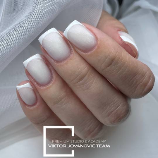 BEAUTY CENTER Viktor Jovanović #subotica Nadogradnja noktiju Korekcija noktiju - M velicina