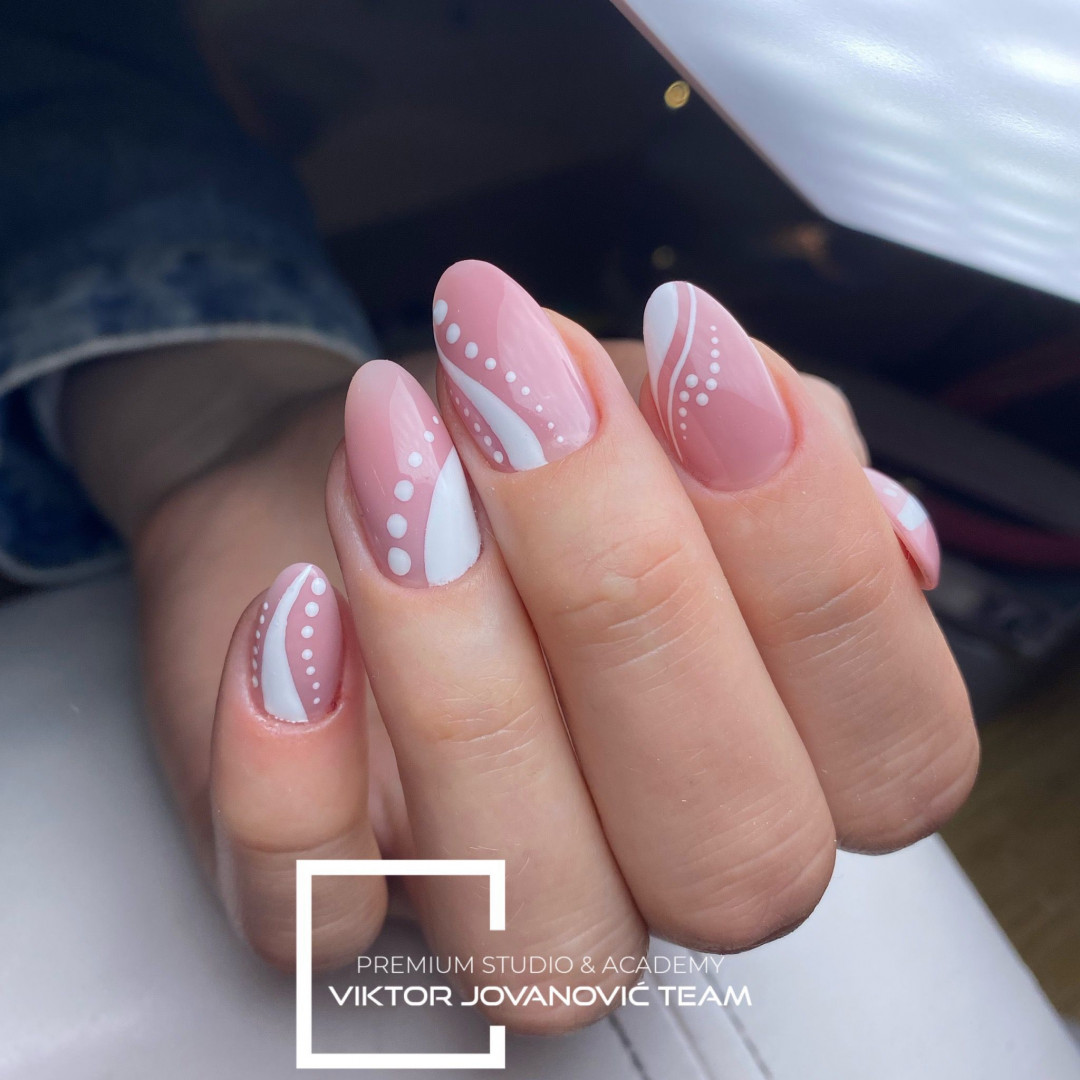 Korekcija noktiju - M velicina - BEAUTY CENTER Viktor Jovanović, Subotica Nadogradnja noktiju Nokti Nadogradnja noktiju, Subotica, Centar