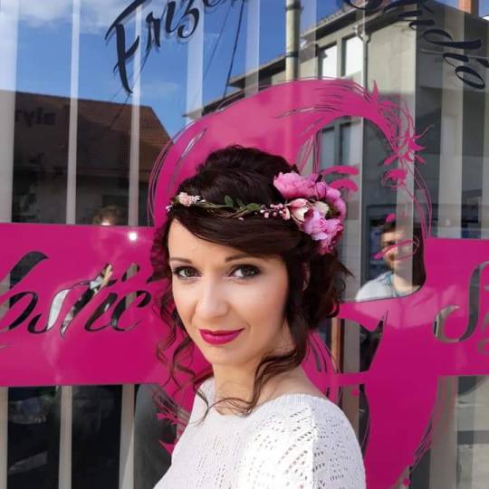 Кostić Style #kragujevac Svečane i frizure za svadbu Svečana frizura - za mladu