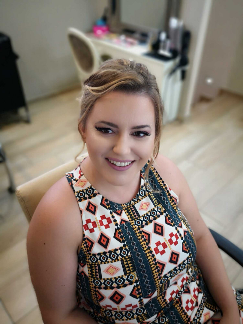 Bibi beauty centar #beograd Make-up / šminkanje Profesionalno šminkanje + veštačke trepavice + svečana frizura