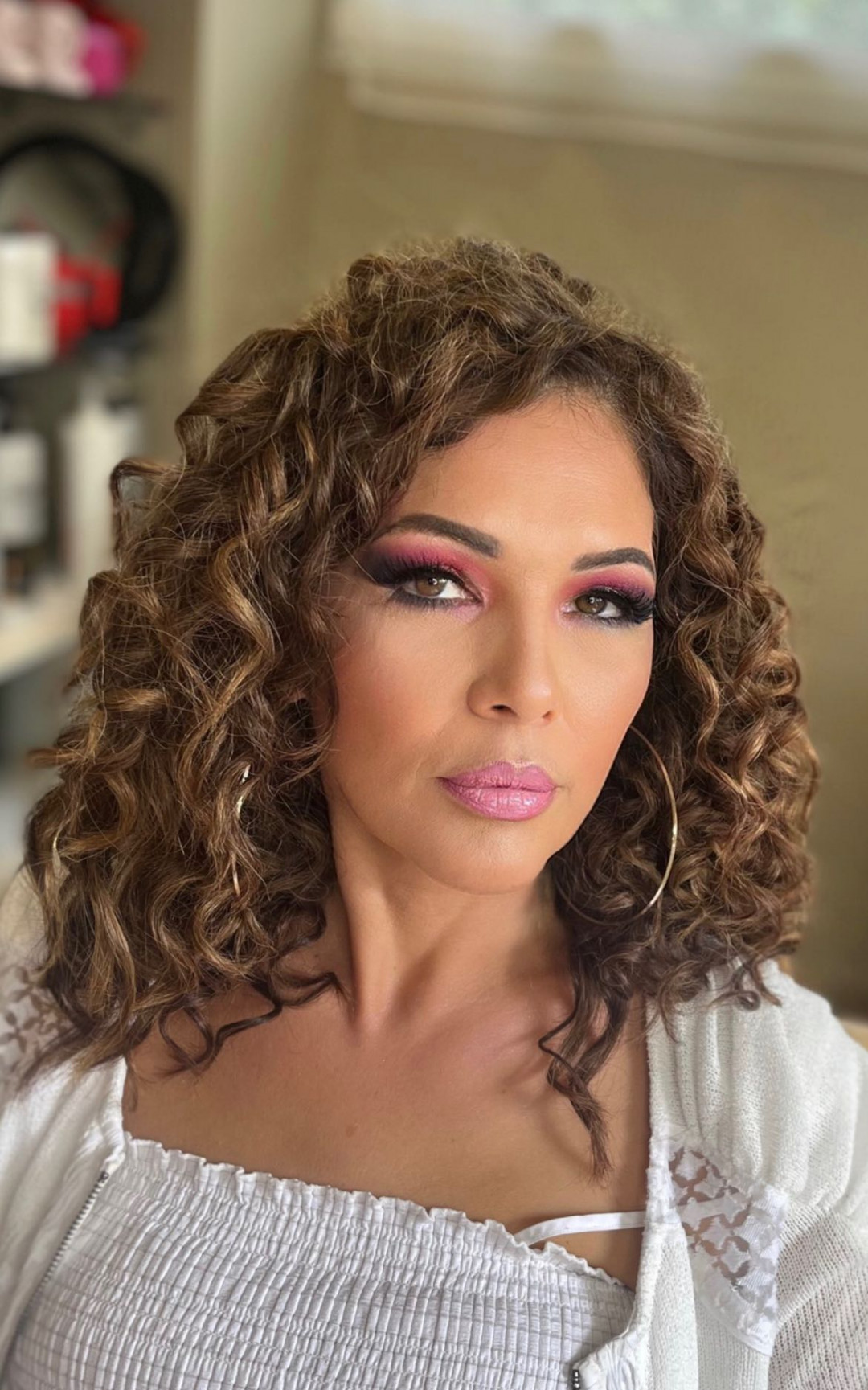 Bibi beauty centar #beograd Make-up / šminkanje Profesionalno šminkanje + veštačke trepavice + svečana frizura