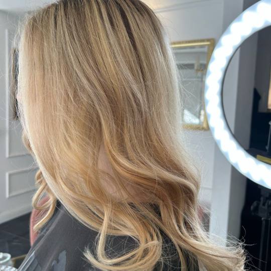 Esthetique Privé #beograd Feniranje i stilizovanje BALAYAGE + preliv +feniranje