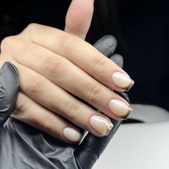 Beauty Lounge - Belville #beograd Izlivanje noktiju Izlivanje noktiju gelom - M dužina