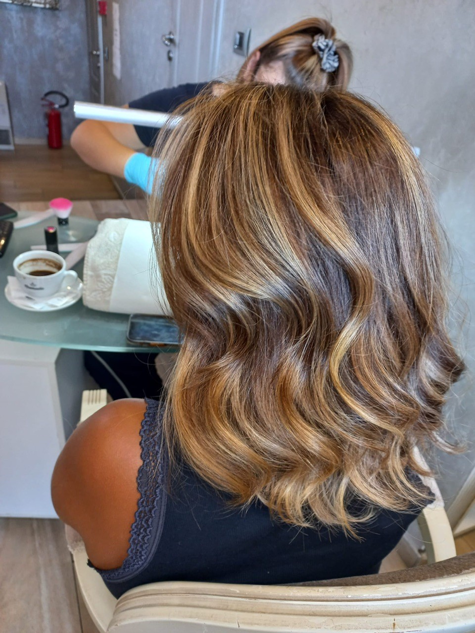 Bibi beauty centar #beograd Pramenovi Pramenovi na foliju u 1 / 2 boje / blanšem + preliv - kosa srednje dužine