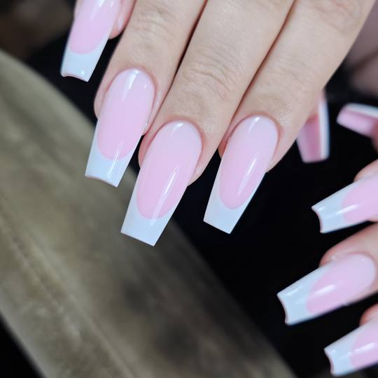 Elegance Touch #beograd Manikir ✨️Podrazumeva izlivanje noktiju gradivnim gelom, bilo da je proz