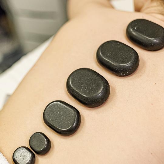 In line 1 #pancevo Masaža vulkanskim kamenjem Masaža vulkanskim kamenjem Relaksira i poboljšava c