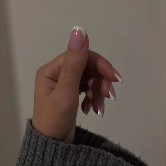 Beauty Corner TP #beograd Izlivanje noktiju Izlivanje noktiju gelom - S dužina Izlivanje