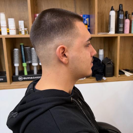 Studio Eleven Ladies&Gentlemen #beograd Muško šišanje Muško šišanje + pranje kose Muški frize