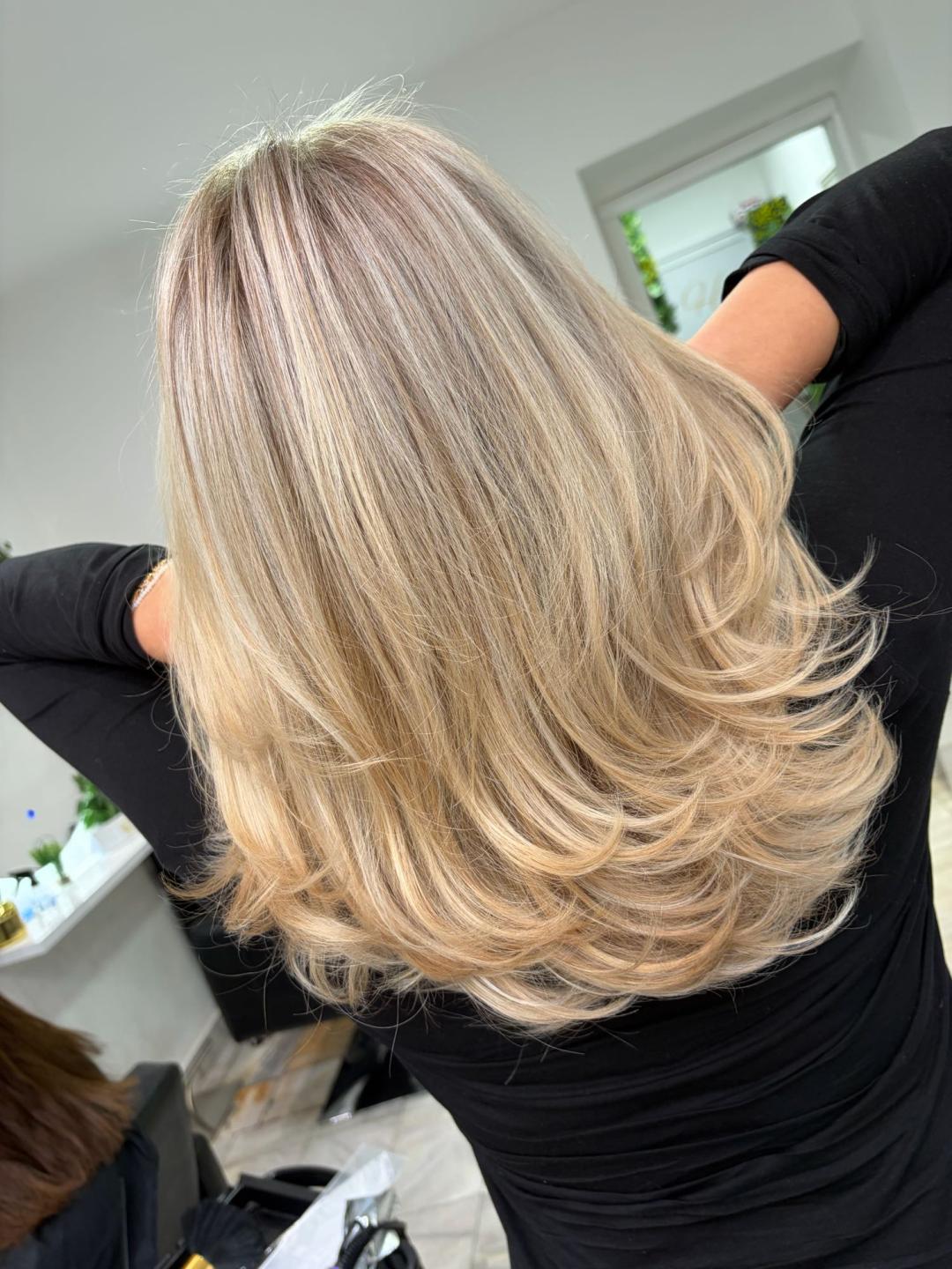 Atelje Glossy Hair #beograd Feniranje i stilizovanje Glossy paket - Žensko šišanje + feniranje + ampula - duga / ekstra duga kosa