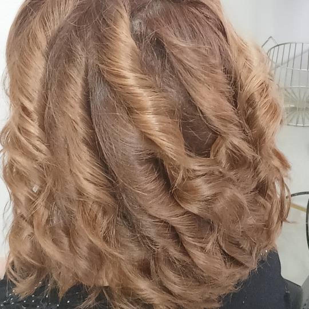 Dve mace 3 #beograd Feniranje i stilizovanje Feniranje na lokne - kosa srednje dužine