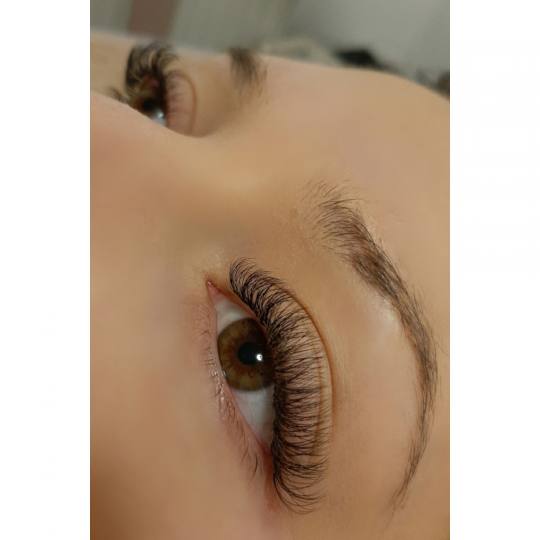 Gloss studio #nis Nadogradnja trepavica Nadogradnja svilenih trepavica - ruski volumen Prirodnija ve
