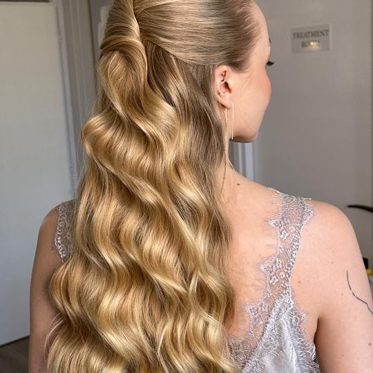 Baza Beauty Studio #beograd Svečane i frizure za svadbu Svečana frizura - složena