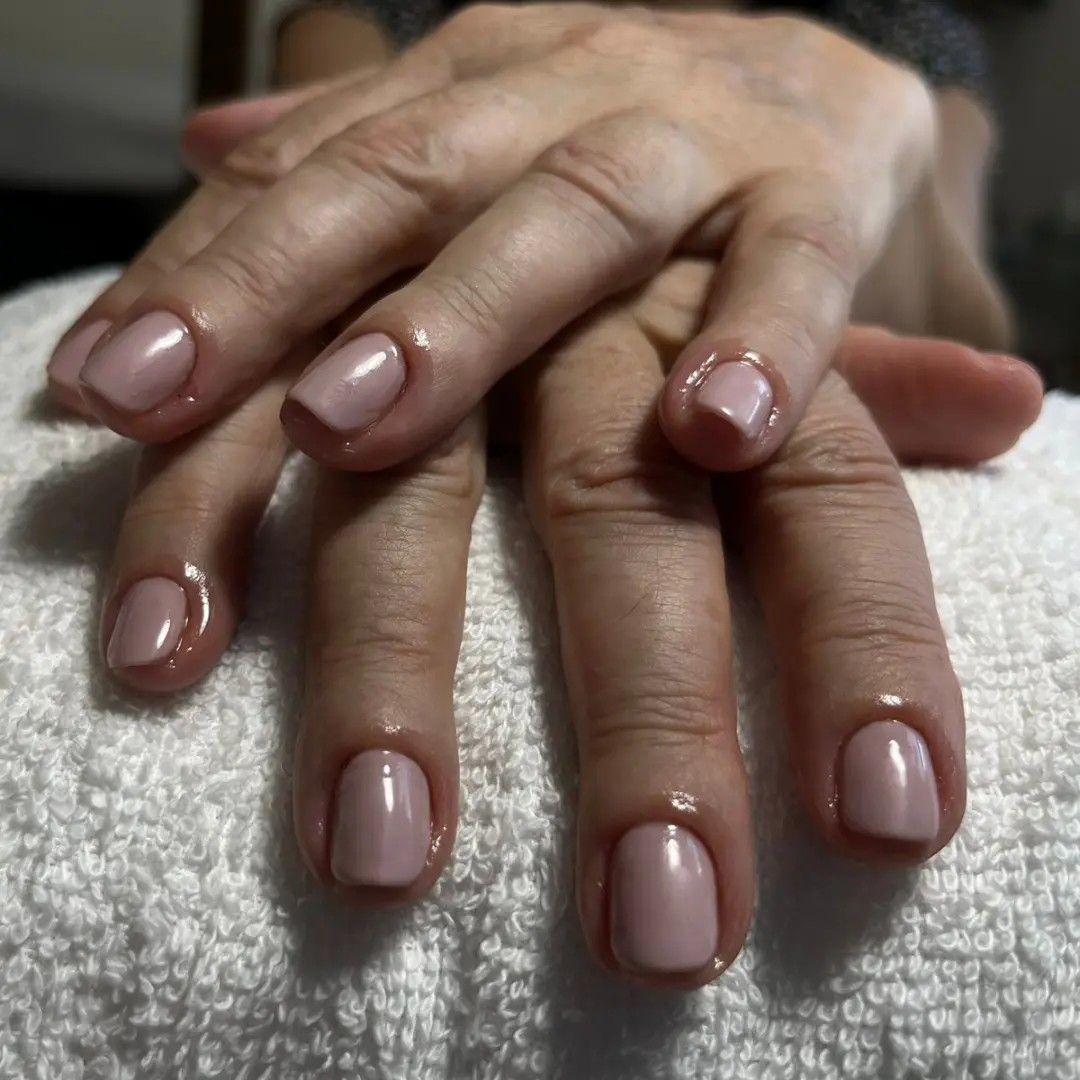 Gel lak - ruke - IQ aesthetic, Beograd Gel lak Nokti Gel lak, Beograd, Karaburma, Višnjička banja