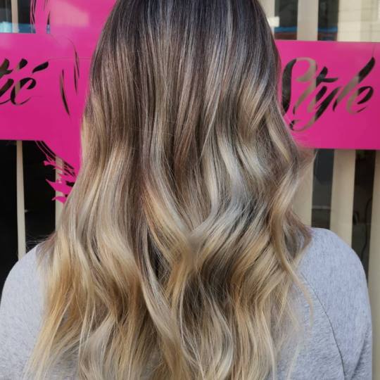 Кostić Style #kragujevac Ombre, sombre, balayage Balayage + feniranje -farbom kosa srednje dužine