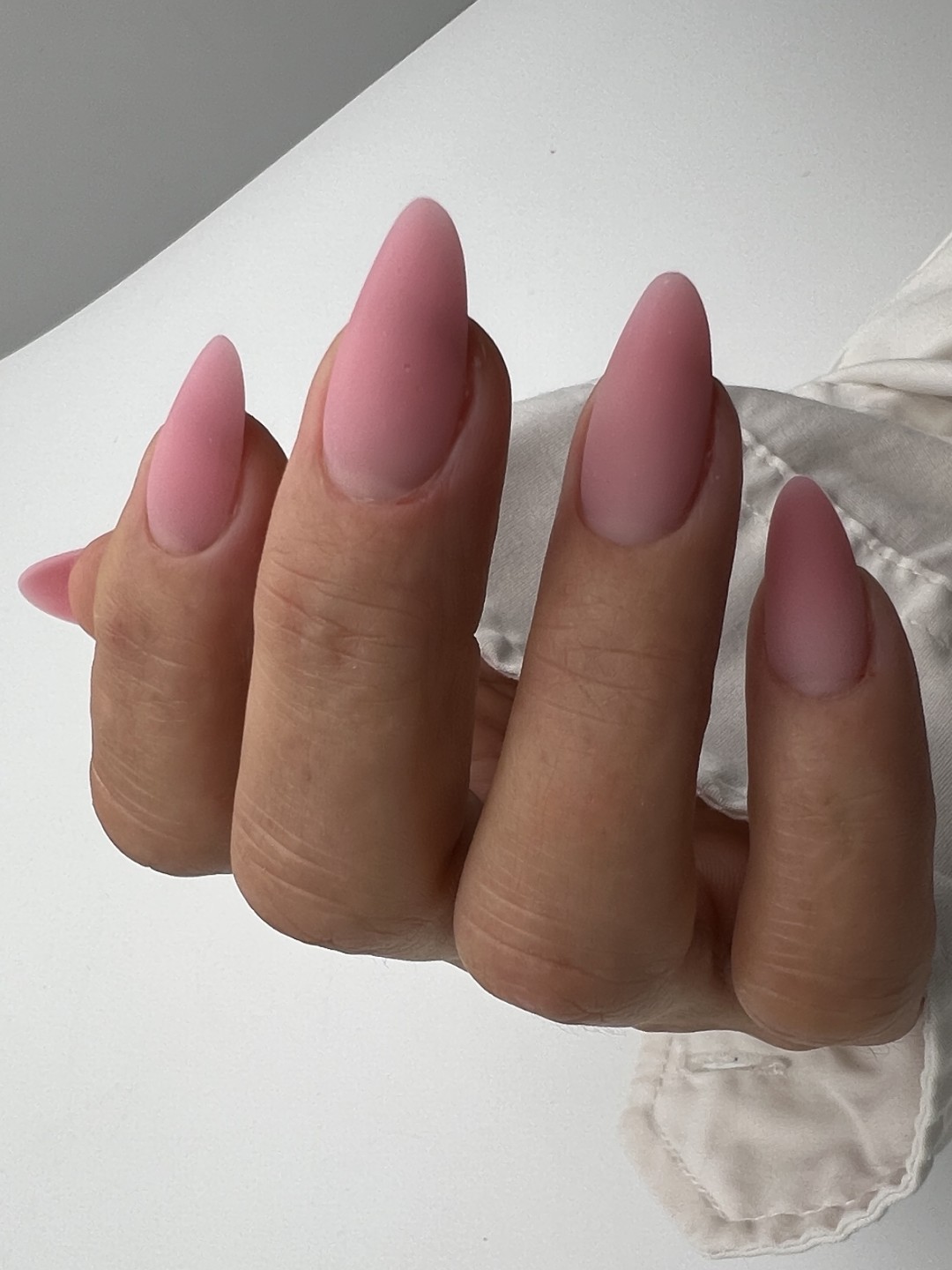 Beauty Blend #beograd Izlivanje noktiju Izlivanje noktiju gelom - L dužina