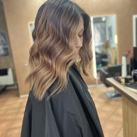 Spa&Style Studio #novisad Farbanje kose Farbanje izrastka - kosa srednje dužine Farbanje izrastka 