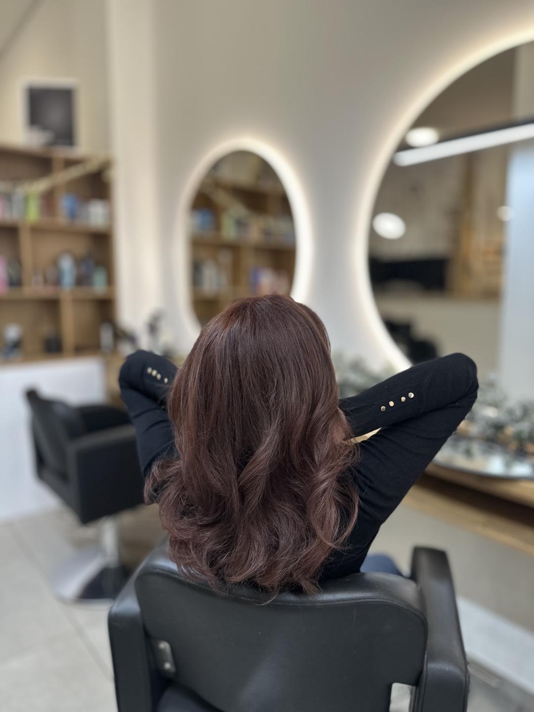 Farbanje cele dužine - kosa srednje dužine - Studio Eleven Ladies&Gentlemen, Beograd Farbanje kose Frizerski saloni Farbanje kose, Beograd, Zvezdara