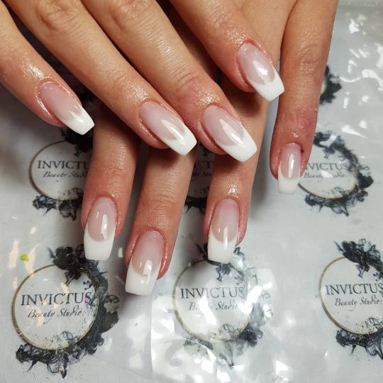Invictus #beograd Izlivanje noktiju Izlivanje noktiju gelom - L dužina Ukoliko imate izgrickane nok