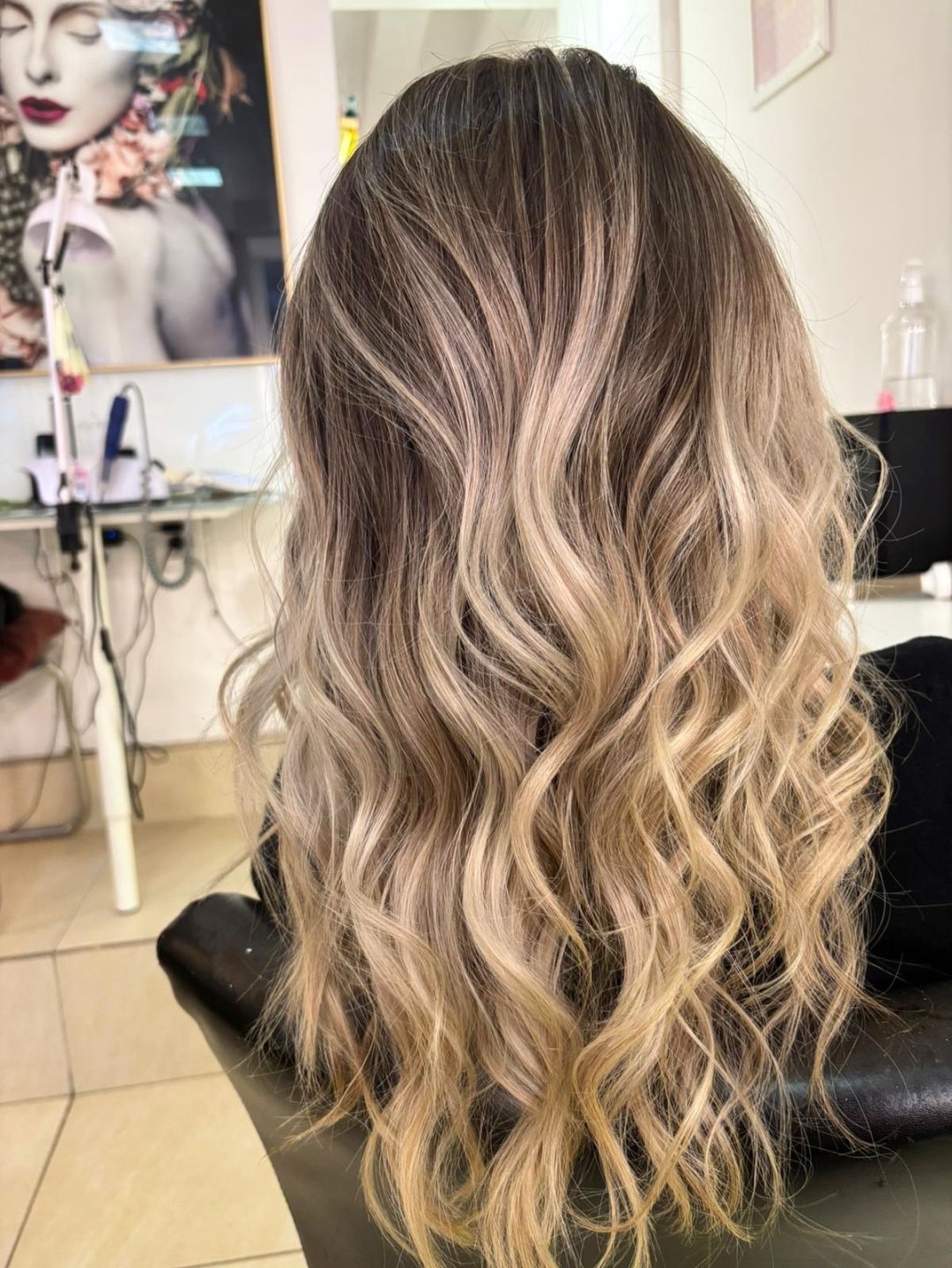 Tmins - My Way Vračar #beograd Blajhanje kose Blajhanje cele dužine - kosa srednje dužine