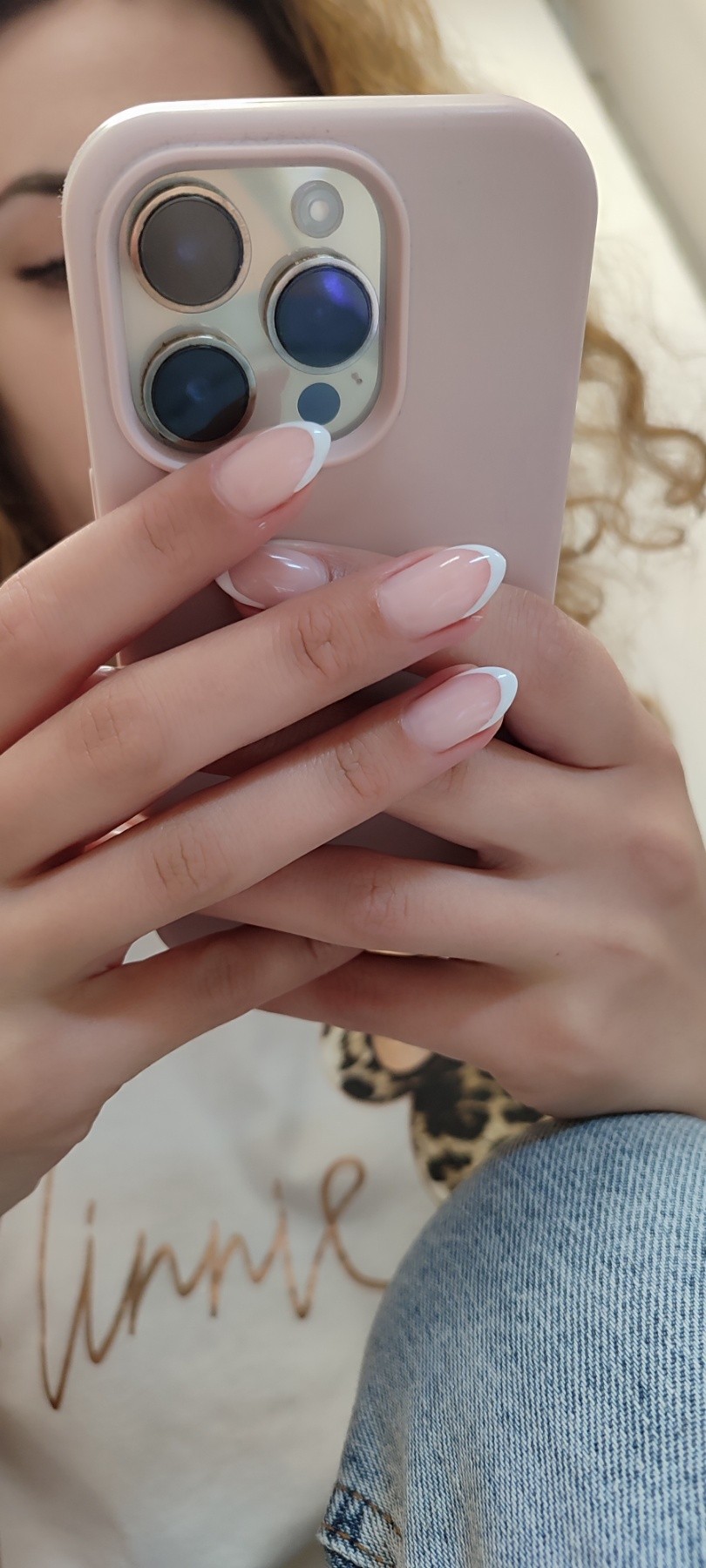 Monstera beauty salon #beograd Izlivanje noktiju Izlivanje noktiju gelom + french
