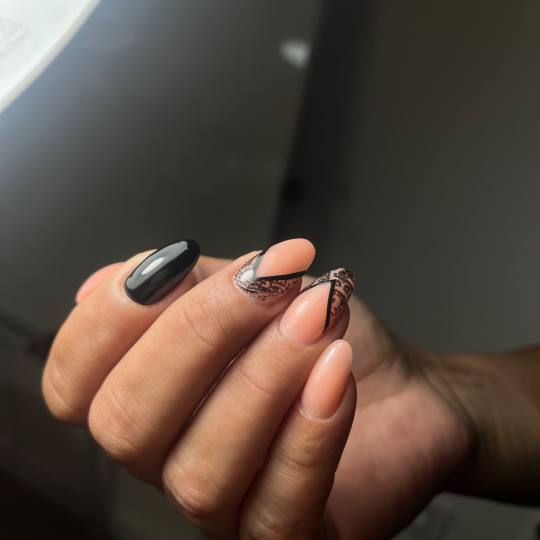 Beauty Studio Asja 2 #novisad Izlivanje noktiju Izlivanje noktiju gelom - M dužina