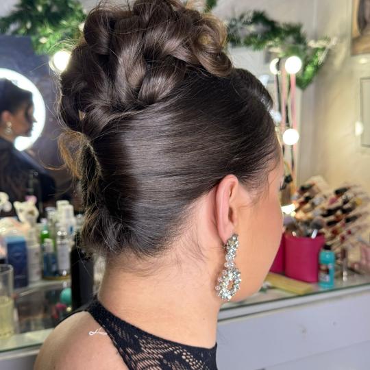 Golden beauty by Mimi #nis Svečane i frizure za svadbu Svečana frizura - punđa + detalji