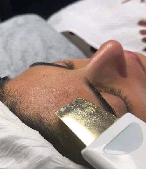 Nega i lepota NS 1 #novisad Tretman lica Ultrazvučna špatula + masaža lica, vrata i dekoltea + kolagen ili hijaluron serum