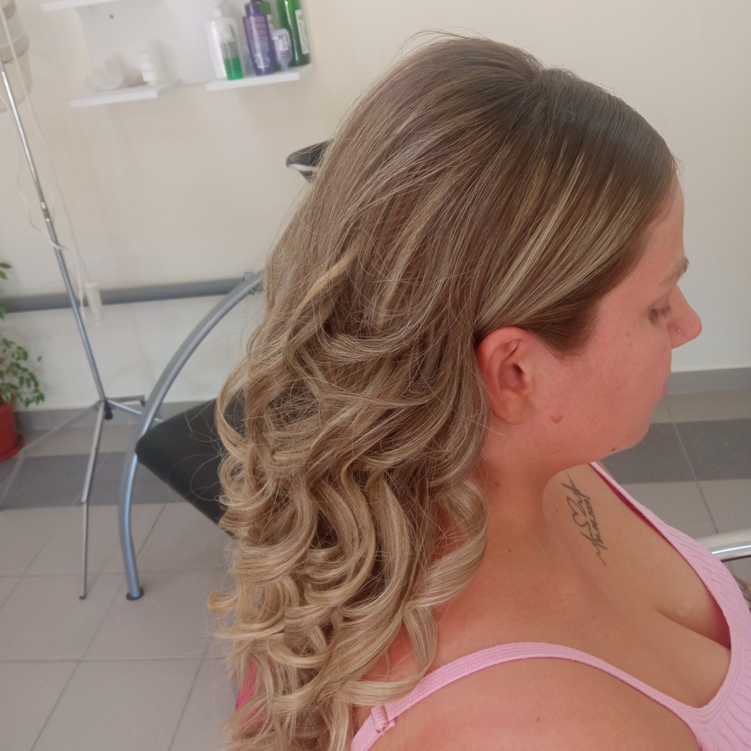 Svečana frizura - složena - Nina, Inđija Svečane i frizure za svadbu Frizerski saloni Svečane i frizure za svadbu, Inđija, Centar