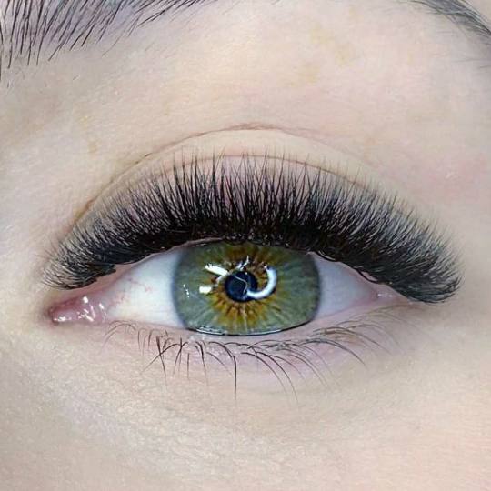Right Beauty #beograd Nadogradnja trepavica Nadogradnja trepavica - ruski volumen 5D - 8D