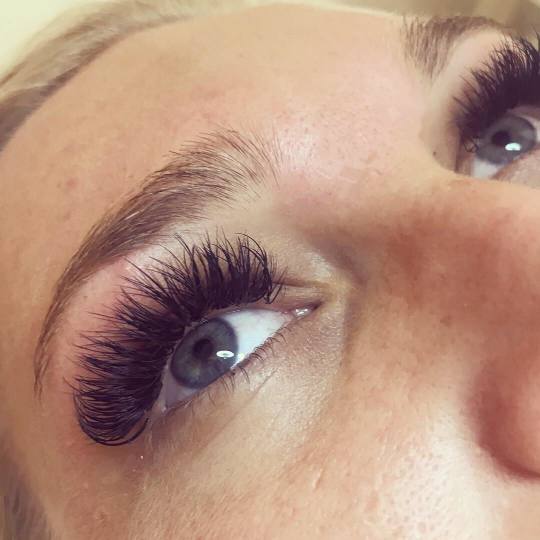 Estetic star by Maya #beograd Nadogradnja trepavica ruski volumen ,  4D Nadogradnja svilenih trepavi