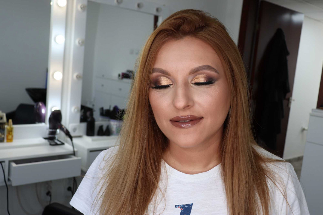 Profesionalno šminkanje + svečana frizura (podrazumeva dolazak sa čistom kosom) - M Studio 0303, Novi Sad Make-up / šminkanje Lice Make-up / šminkanje, Novi Sad, Sajmište, Detelinara, Banatić