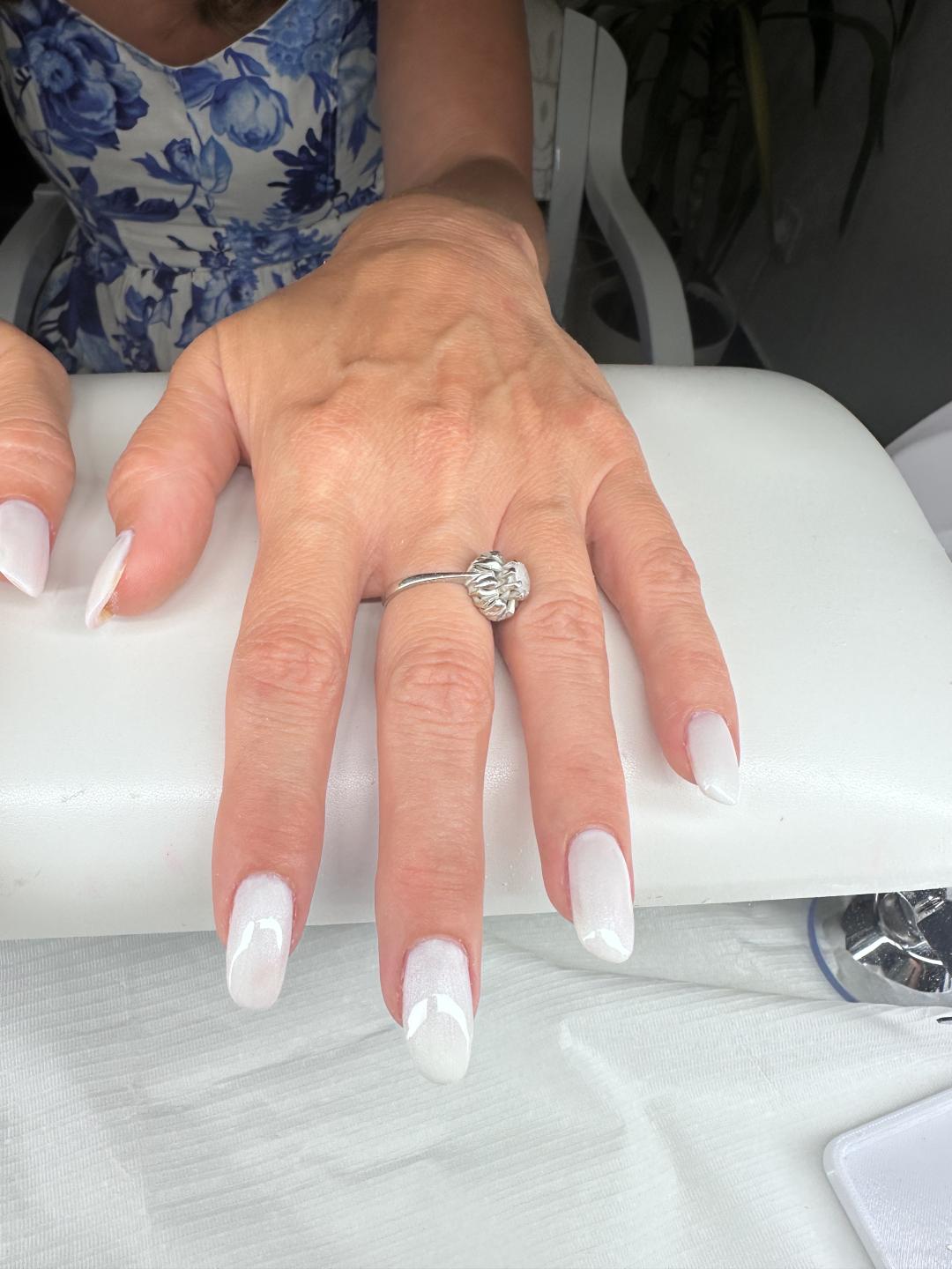 Korekcija izlivanja noktiju gelom - L dužina - Petra beauty concept, Beograd Izlivanje noktiju Nokti Izlivanje noktiju, Beograd, Vračar, Čubura, Crveni krst