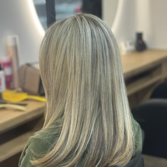 Studio Eleven Ladies&Gentlemen #beograd Pramenovi Pramenovi na foliju - kosa srednje dužine