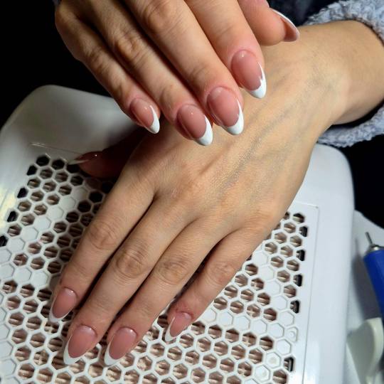 Krispy tattoo & nails usluga