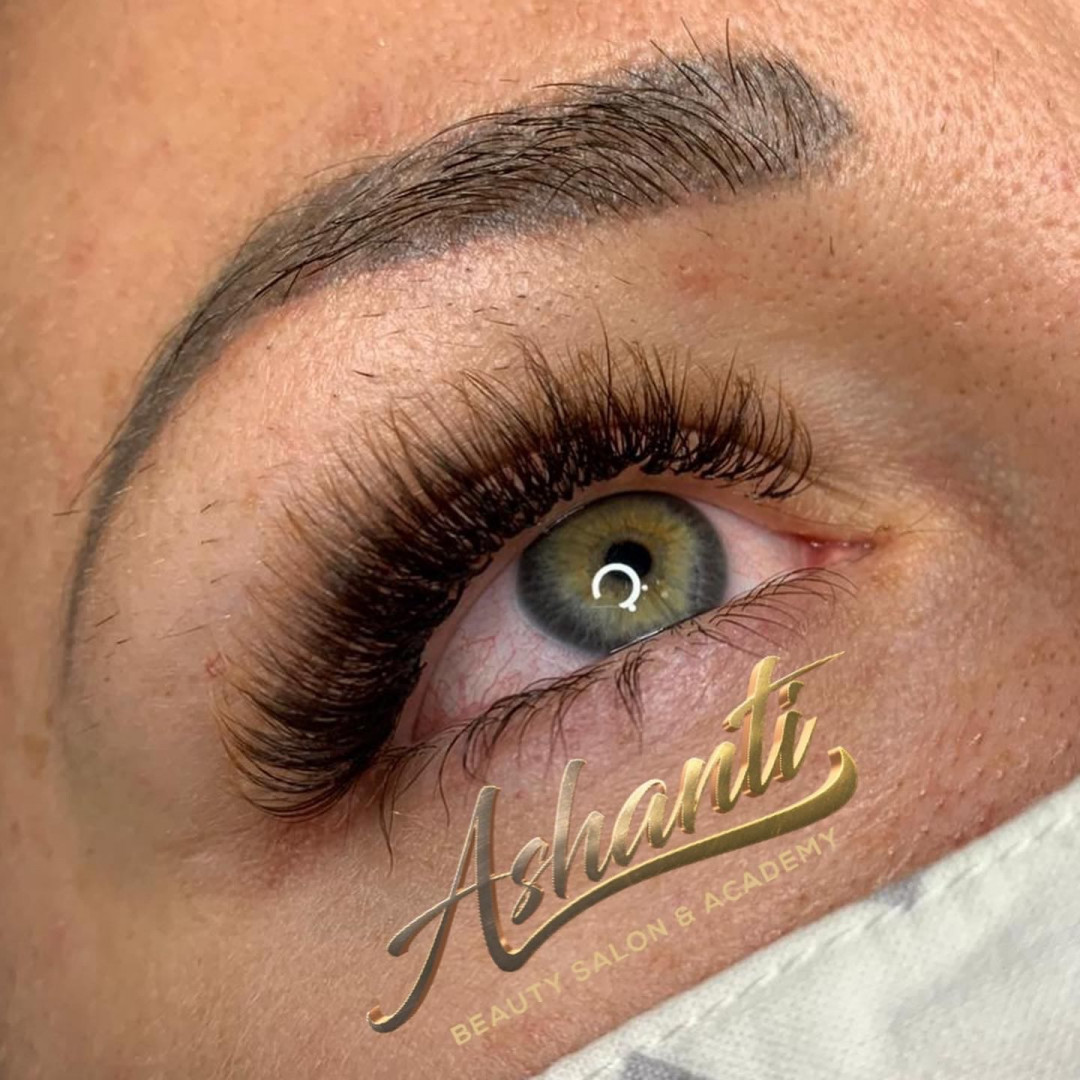 Ashanti Beauty Salon & Academy #beograd Nadogradnja trepavica Nadogradnja svilenih trepavica - ruski volumen 4 / 8D