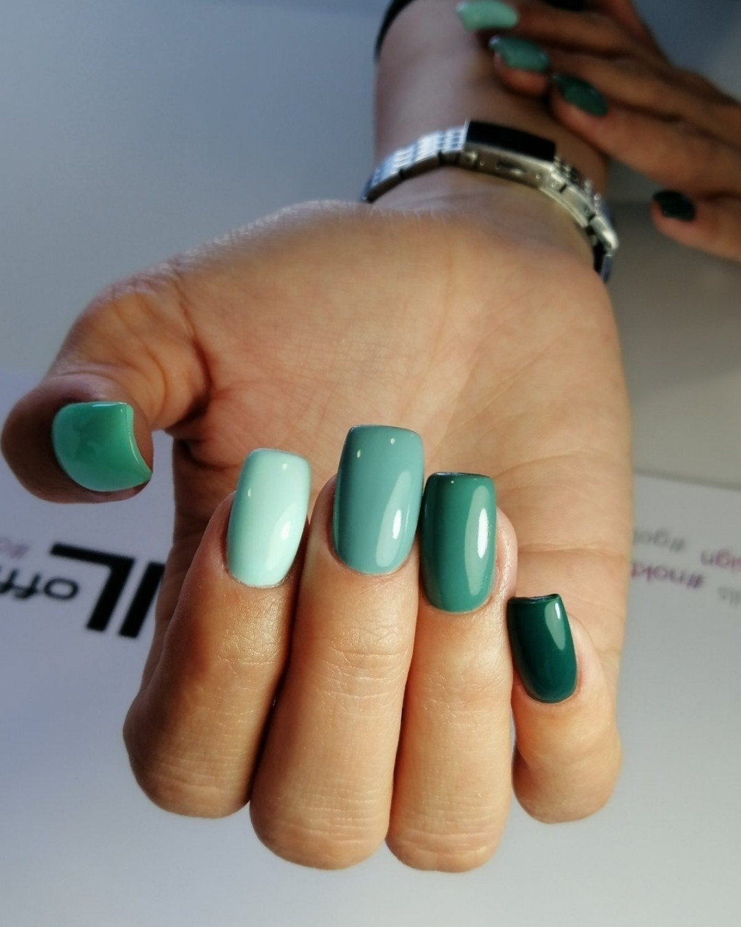 Nail office - TC BIG Rakovica #beograd Korekcija noktiju Korekcija noktiju gelom + boja - S dužina