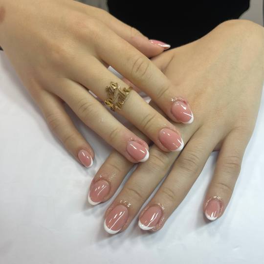 Sneža Nails #beograd Manikir Manikir + ojačavanje noktiju rubber bazom + boja
