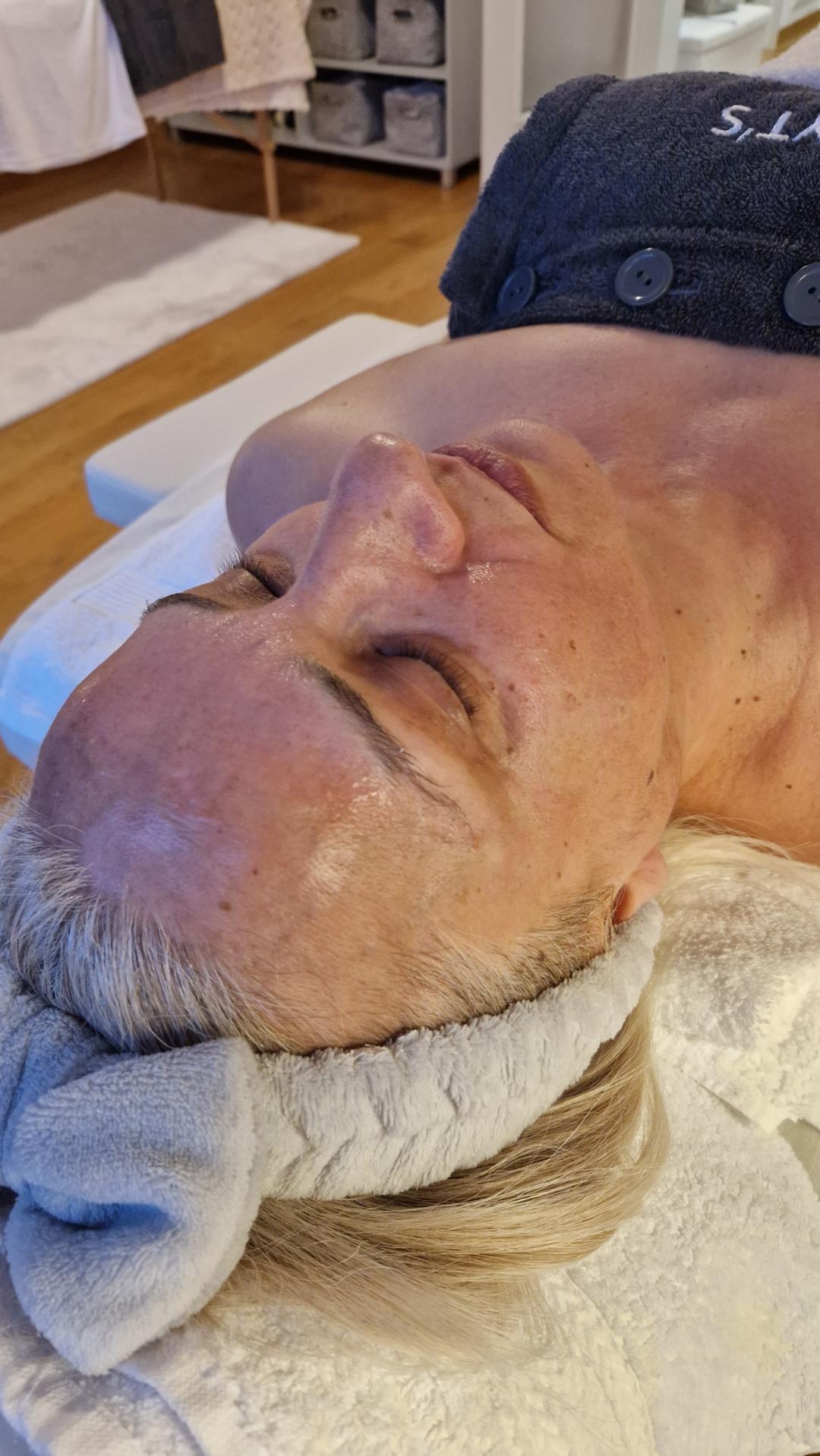 Phyt's tretman - aromalliance anti-age oligo-vital - Glow Holistic Studio, Beograd Masaža lica Lice Masaža lica, Beograd, Novi Beograd blokovi, Belville, Savski kej