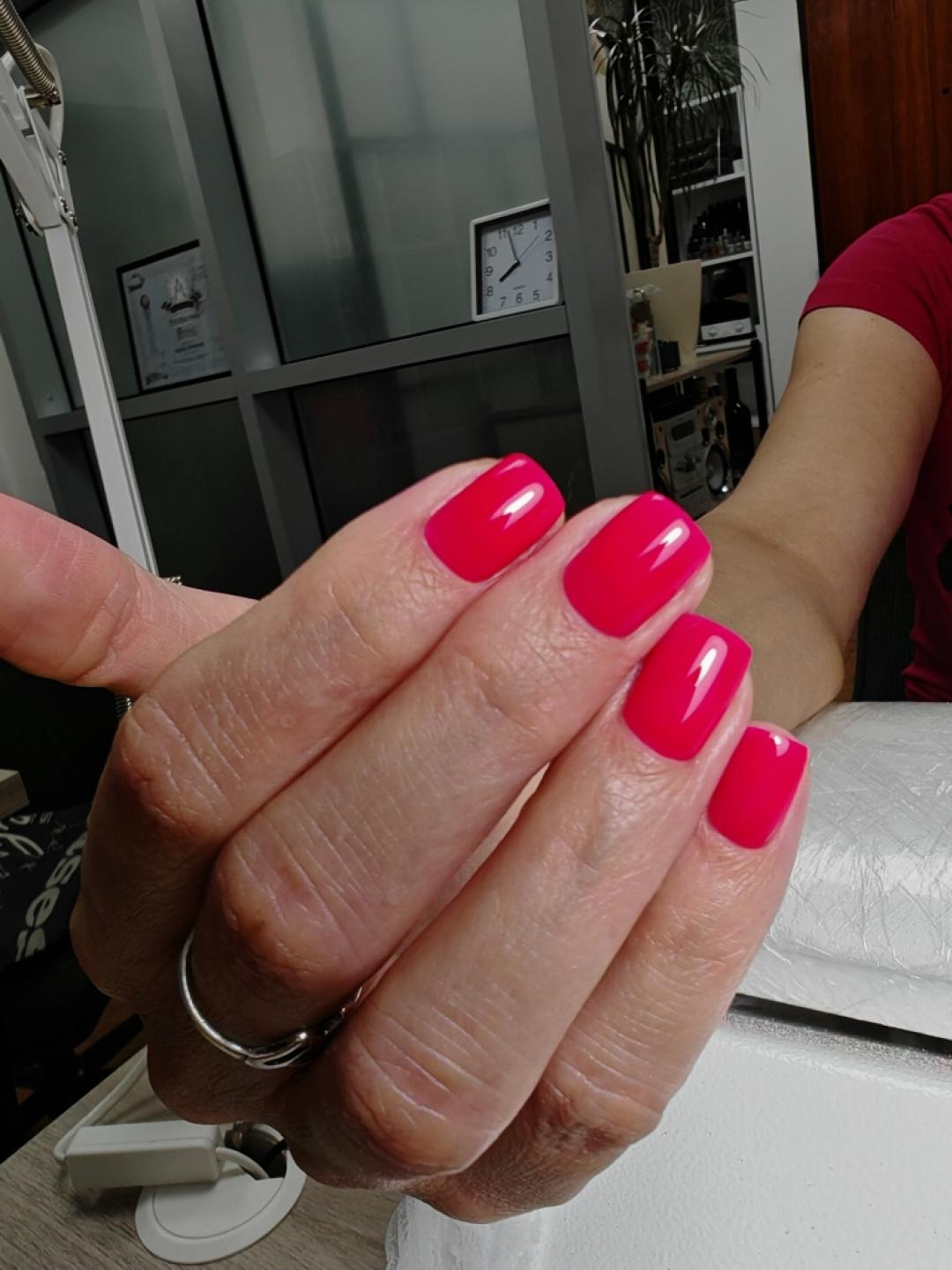 Manikir + trajni lak + ojačavanje noktiju - M dužina - Sleek beauty studio, Beograd Manikir Nokti Manikir, Beograd, Vukov spomenik, Đeram