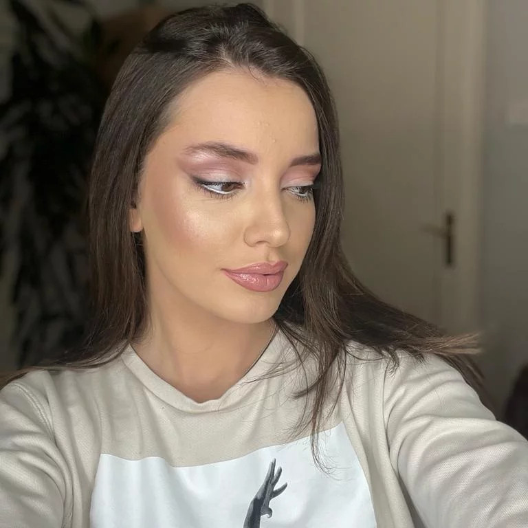 Ena beauty studio #nis Make-up / šminkanje Profesionalno šminkanje - bez veštačkih trepavica