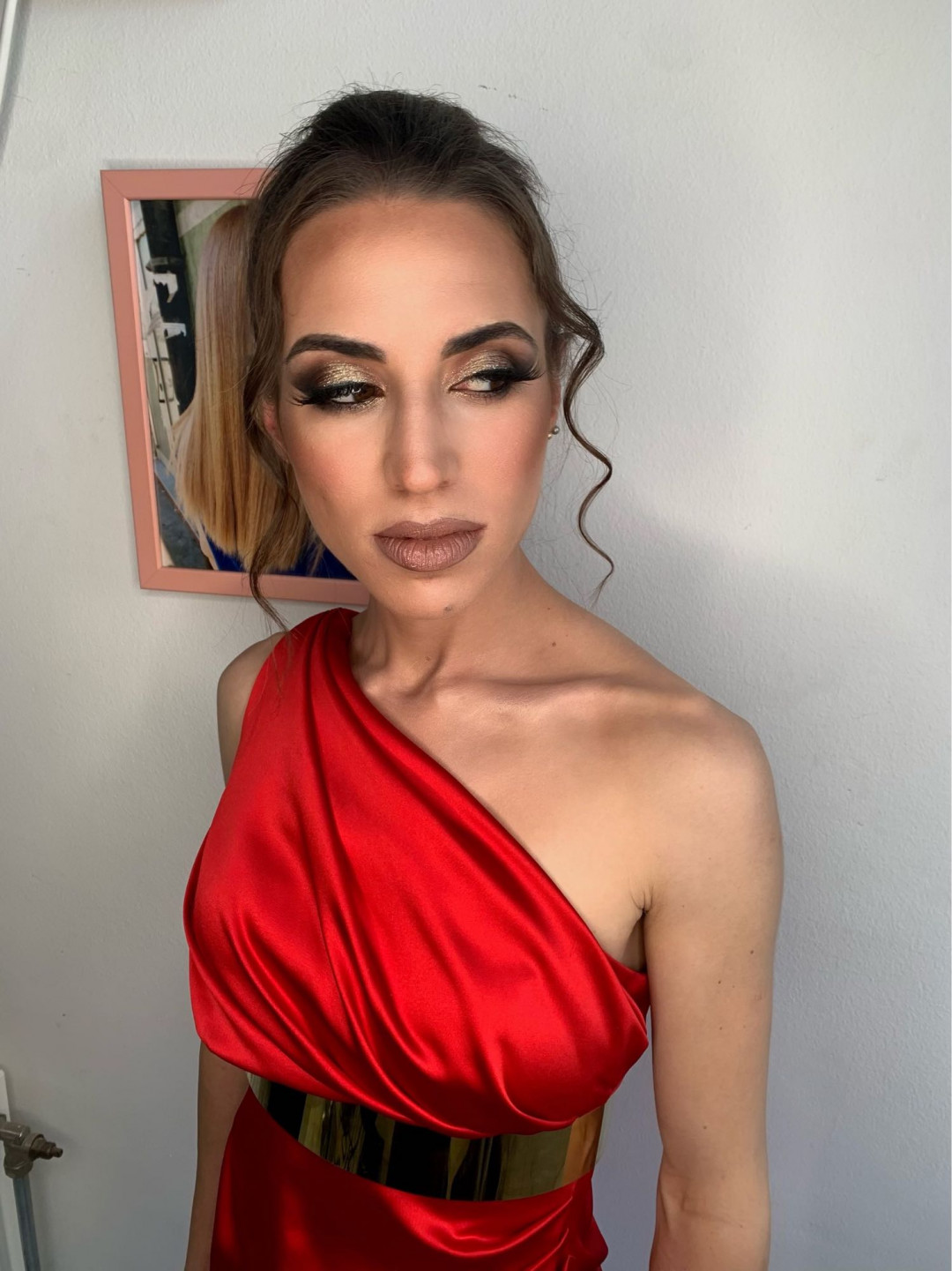 Profesionalno šminkanje + svečana frizura (podrazumeva dolazak sa čistom kosom) - M Studio 0303, Novi Sad Make-up / šminkanje Lice Make-up / šminkanje, Novi Sad, Sajmište, Detelinara, Banatić
