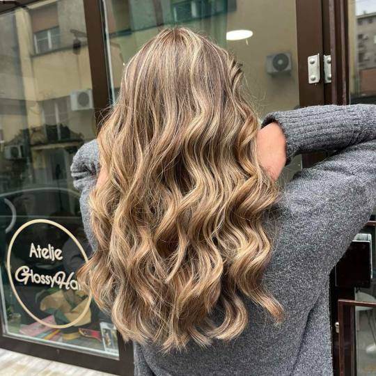 Atelje Glossy Hair #beograd Keratinski tretmani Pramenovi / balayage + Glossy tretman + feniranje - 