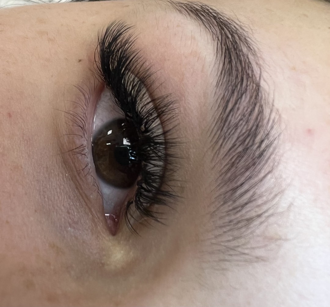 Grkinja Beauty Studio #krusevac Nadogradnja trepavica Nadogradnja svilenih trepavica 5D / 6D - ruski volumen