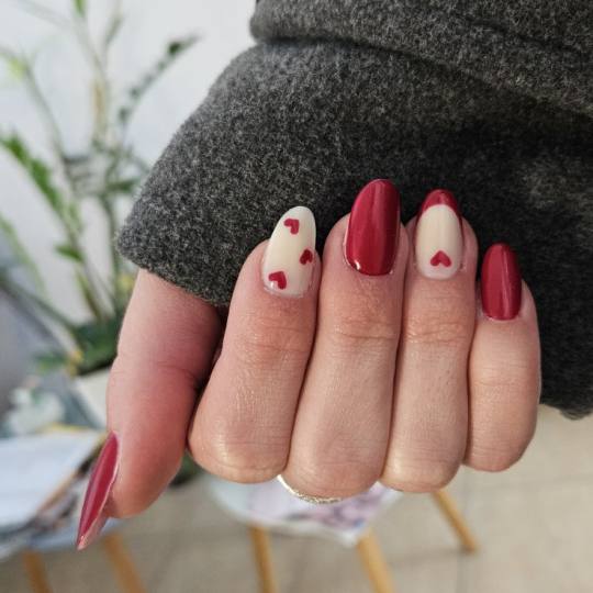 Beauty centar by Alex R #novisad Izlivanje noktiju Izlivanje noktiju + trajni lak - M dužina