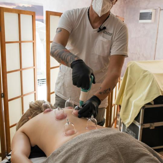 Migun centar relax #beograd Hidžama Suva hidžama Suva hidžama (cupping terapija) je drevna metoda