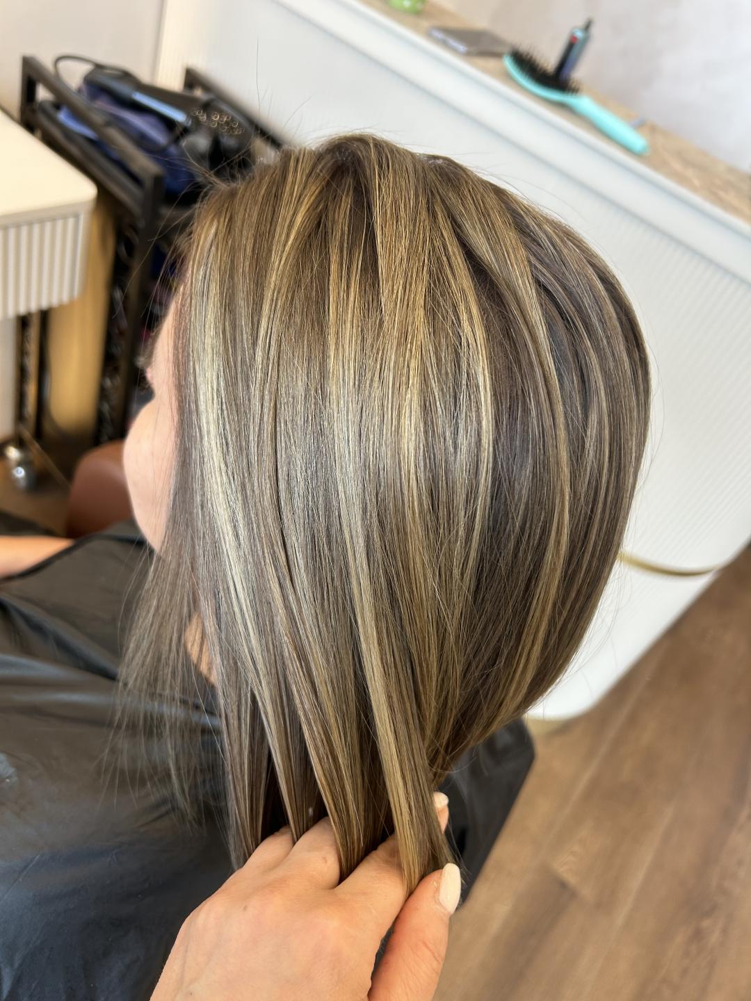 Pramenovi pola kose - kosa srednje dužine - Diamond Beauty, Beograd Pramenovi Frizerski saloni Pramenovi, Beograd, Zemun Gornji grad, Zemun polje, Altina, Galenika, Batajnica
