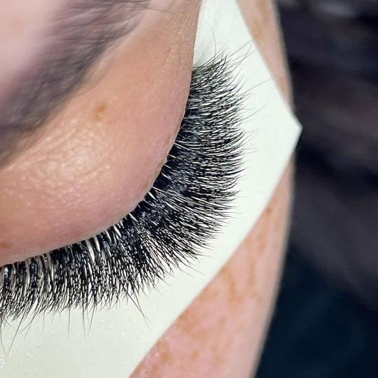Right Beauty #beograd Nadogradnja trepavica Nadogradnja trepavica - ruski volumen 5D - 8D