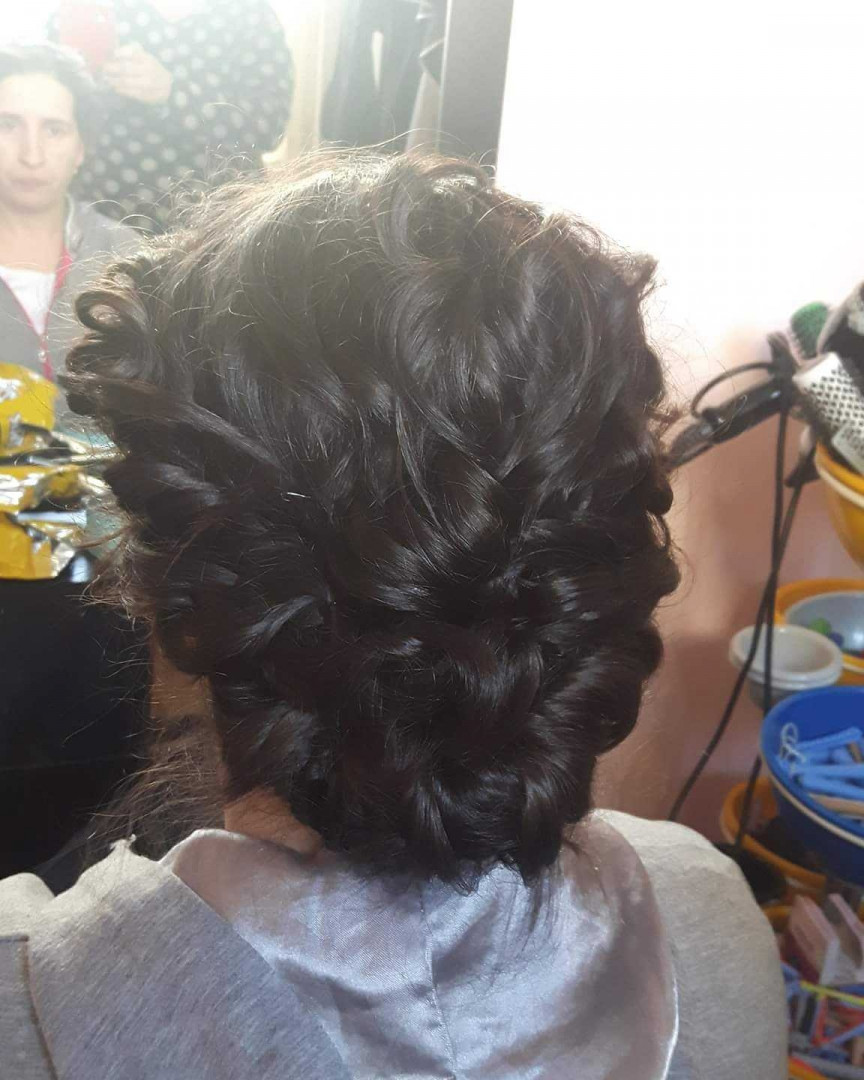 Svečane frizure(obavezna proba frizure dan pre) - Moment, Beograd Svečane i frizure za svadbu Frizerski saloni Svečane i frizure za svadbu, Beograd, Vračar, Čubura, Crveni krst