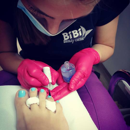 Bibi beauty centar #beograd Estetski pedikir Estetski pedikir + gel lak vreme je za bose noge i negu